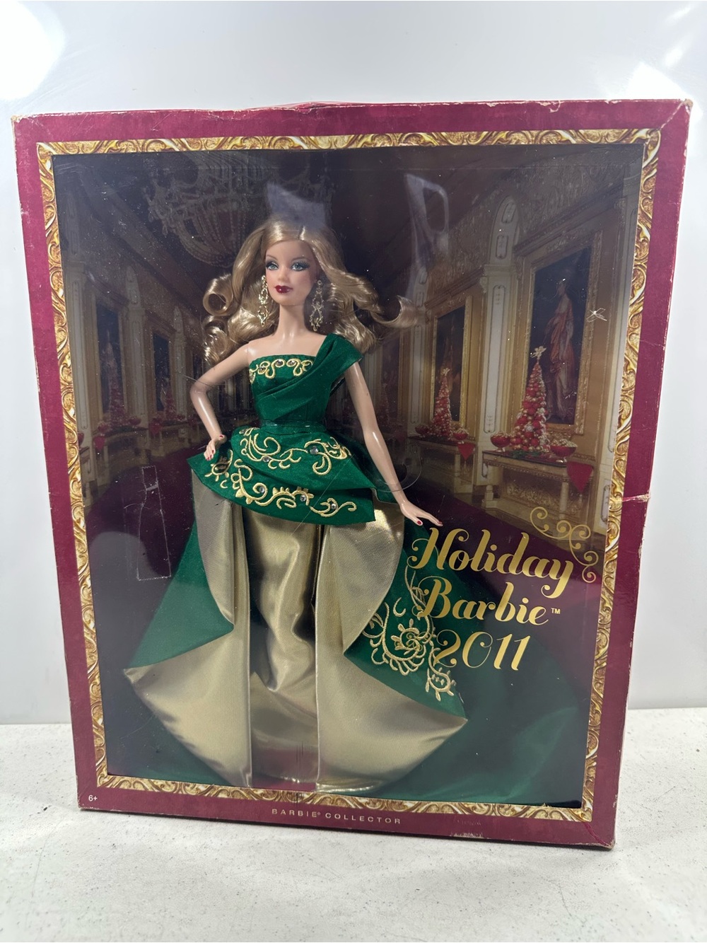 2011 Holiday Barbie Doll, Mattel Barbie Collector - T7914 - New in Box - Picture 1 of 3